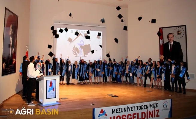 AİÇÜ Eczacılık Fakültesi’nde Mezuniyet Sevinci