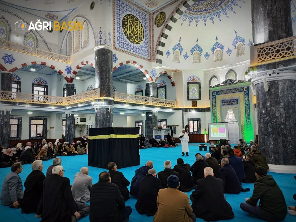 Ağrı’da Umre Yolcularına Manevi Hazırlık Semineri
