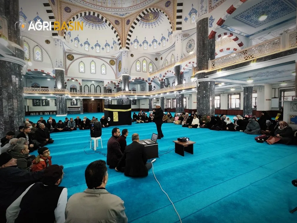 Ağrı’da Umre Yolcularına Manevi Hazırlık Semineri