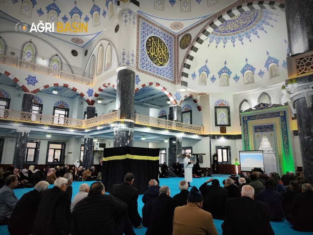 Ağrı’da Umre Yolcularına Manevi Hazırlık Semineri