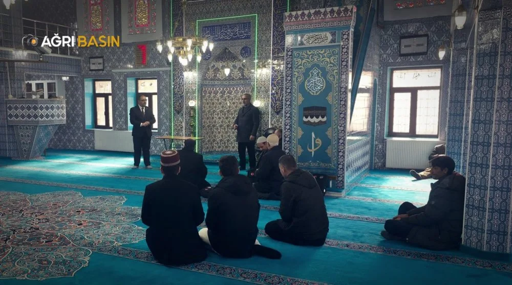 Doğubayazıt İlçe Müftüsü İsa Demirkaynak'tan Umrecilere Seminer