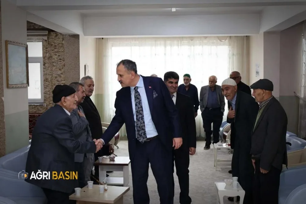Vali Bozkurt’tan çocuklar ve yaşlılara bayram ziyareti