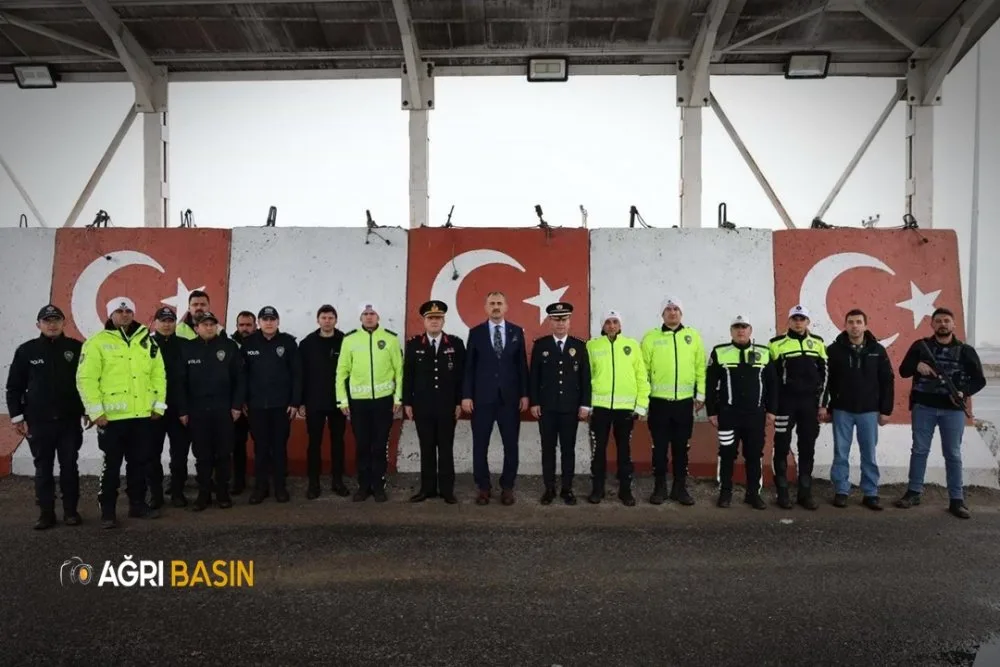 Vali Bozkurt’tan güvenlik güçlerine bayram ziyareti