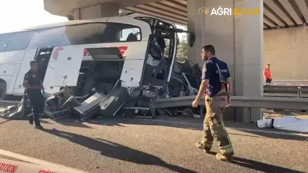 Ağrı Yolcu Otobüsü Ankara'da Kaza Yaptı! 11 Ölü 26 Yaralı