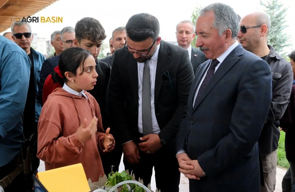 AİÇÜ Rektörü Prof. Dr. KARABULUT Bilim Şenliği’ne Katıldı