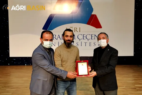 AİÇÜ’de “Kimlik Aşısı” Konferansı Düzenlendi