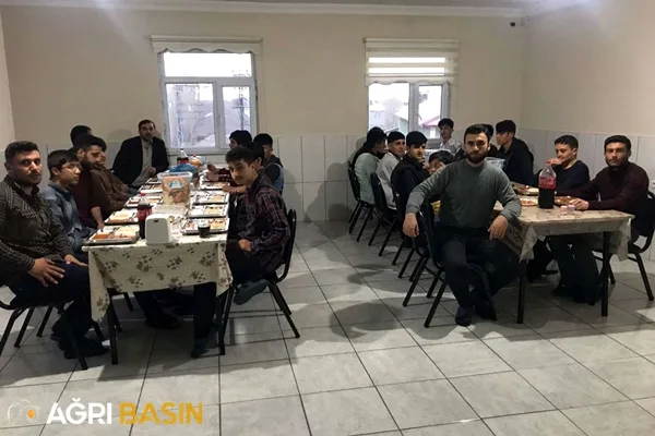 Ağrı ÖNDER Pansiyon'da kalan İmam Hatip Lisesi öğrencilerini evlerinde misafir etti