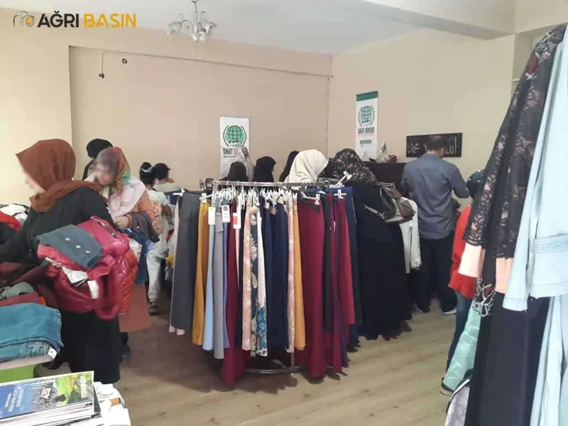 Bayram Öncesi Umut Kervanı Ağrı'da 200 Aileye Destek Verildi