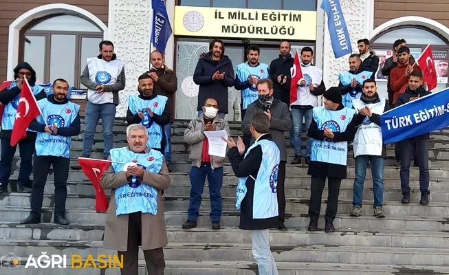 Türk Eğitim Sen Ağrı Şubesi Öğretmenlik Meslek Kanununa Dair Basın Açıklaması Yaptı