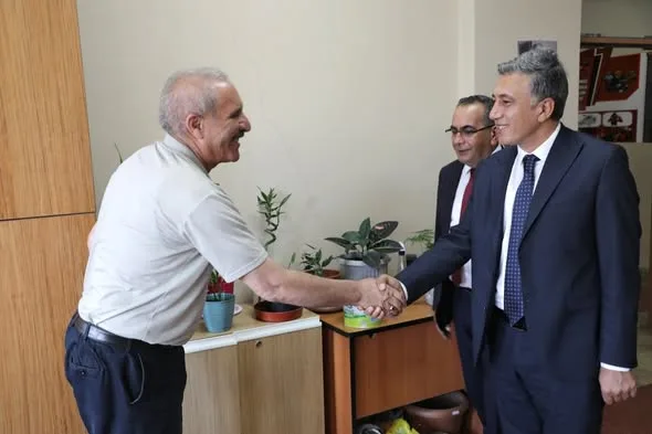 Çakan, Taşlıçay’da okulların hazırlıklarını inceledi