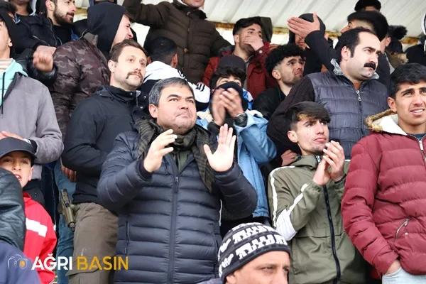 Diyadinli gençlerden Kaymakam Balcı’ya sevgi seli