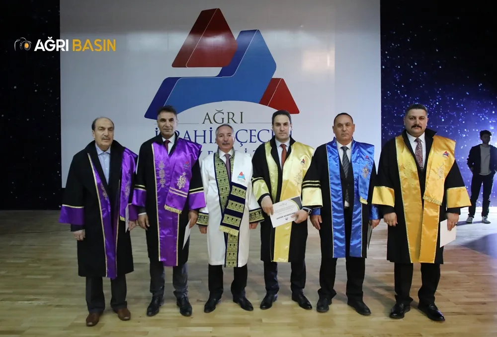 AİÇÜ’de Bilimsel Teşvik Ödülleri ve Cübbe Giyme Töreni Yapıldı