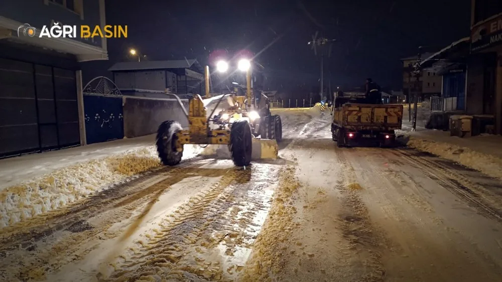 Ağrı Belediyesini Kar Mesaisini sürdürüyor