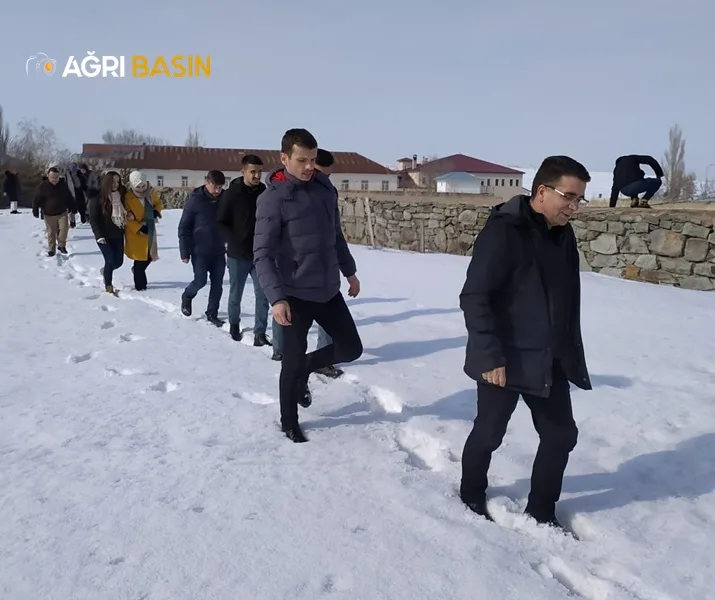 Hamur'da aday öğretmenlere seminer