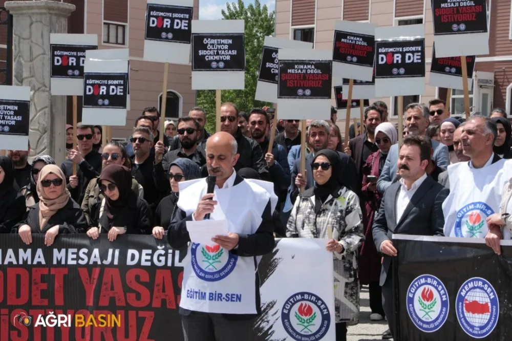 Ağrı Eğitim Bir-Sen Temsilcileri Şiddeti Protesto Etti