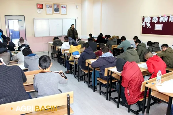 Ağrı'da Soğuk Havaya Rağmen Siyer Yarışması Yapıldı