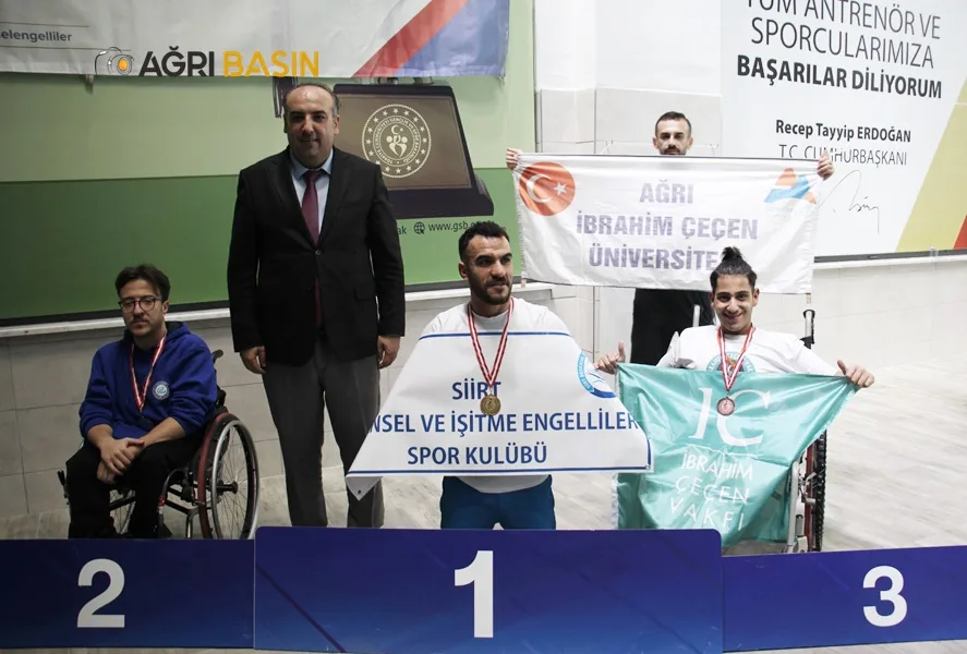 AİÇÜ Rektörü Prof. Dr. KARABULUT Madalya Kazanan Sporcuları Kutladı