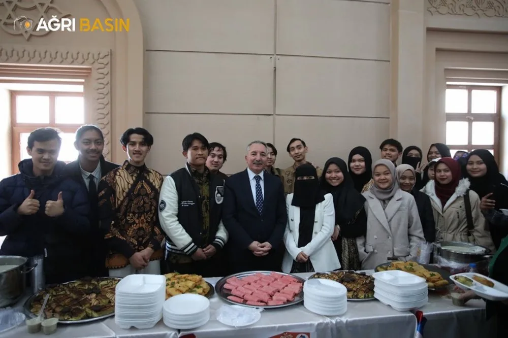 AİÇÜ Rektörü Prof. Dr. KARABULUT Uluslararası Öğrenciler ile Buluştu