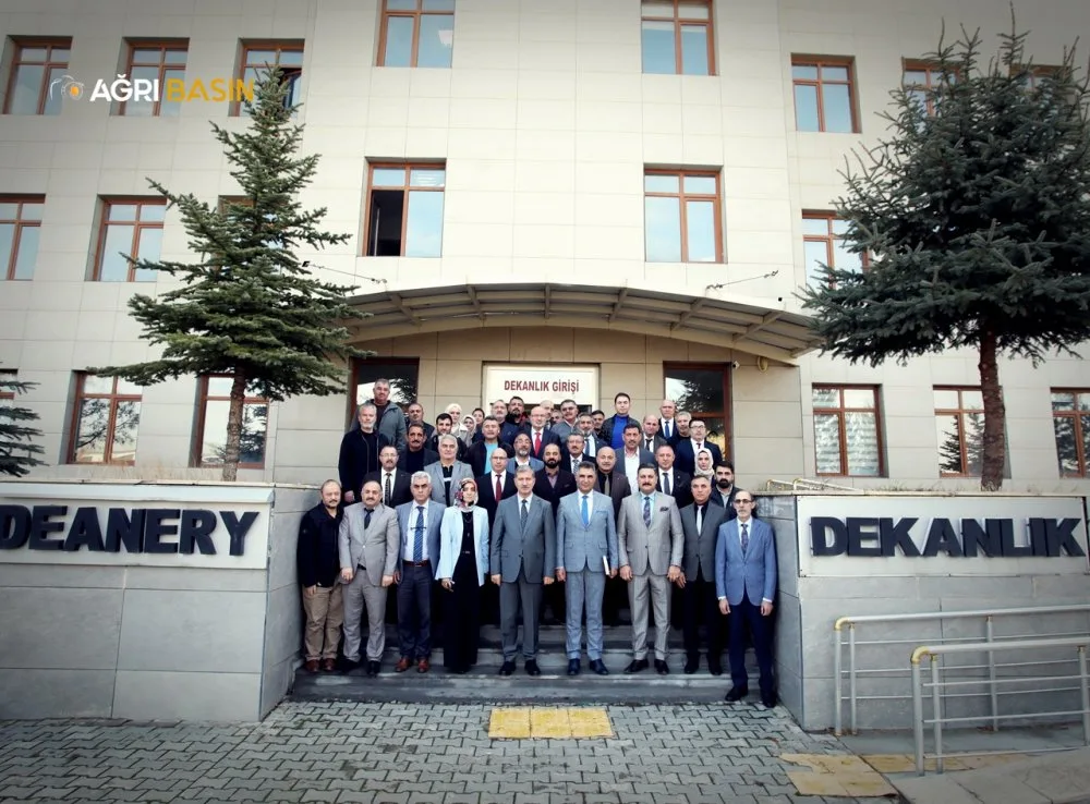 Rektör Gülçin, AİÇÜ idari personeliyle bir araya geldi