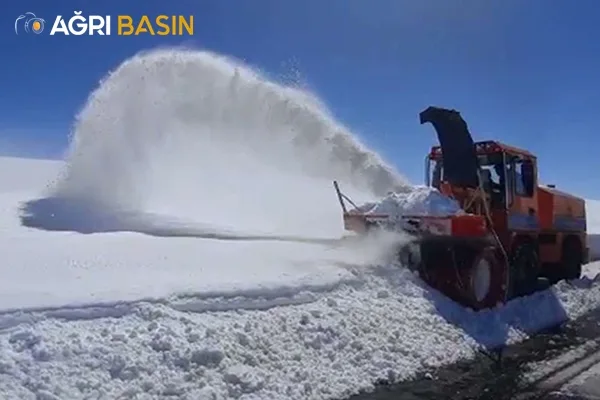 Ağrı-Kağızman- Kars yolunda Zorlu yol açma çalışmaları