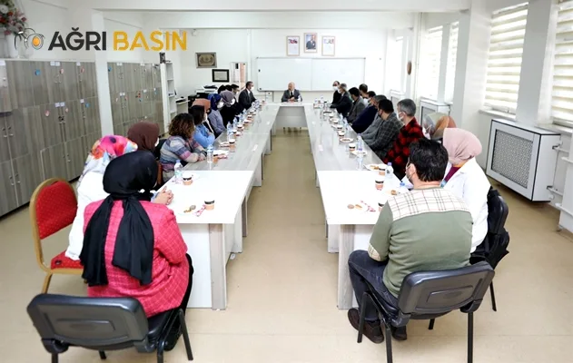Vali Varol'dan Şehit Uzman Çavuş Tuncer Doğan İmam Hatip Ortaokuluna Ziyaret