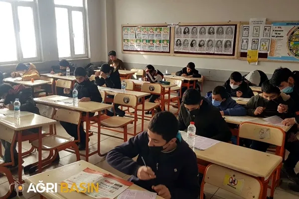 Ağrı'da Soğuk Havaya Rağmen Siyer Yarışması Yapıldı