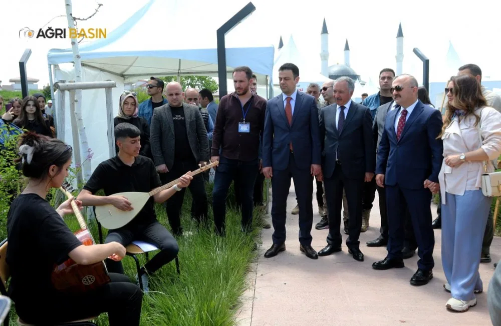 AİÇÜ Rektörü Prof. Dr. KARABULUT Bilim Şenliği’ne Katıldı