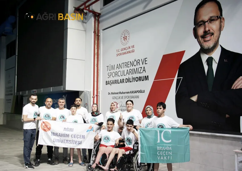 AİÇÜ Rektörü Prof. Dr. KARABULUT Madalya Kazanan Sporcuları Kutladı