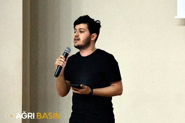 Ağrı'da 'Müslümanların Gerilemesi ile Dünya Neler Kaybetti' konulu konferans yapıldı