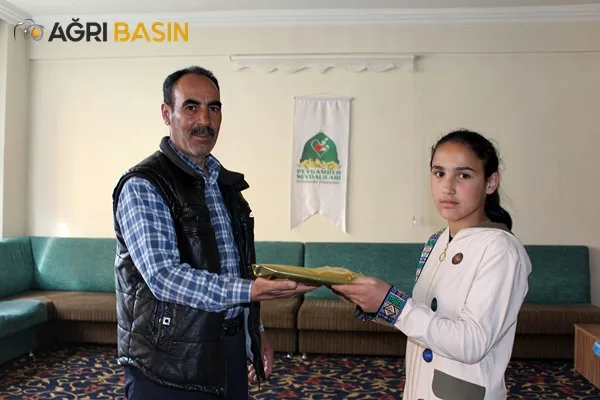 Ağrı’da siyer yarışmasında dereceye girenler ödüllerini aldı