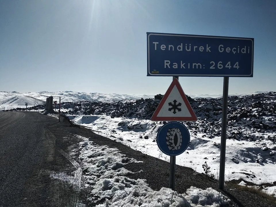Tendürek Geçidi Yoğun Kar nedeniyle Ulaşıma Kapatıldı