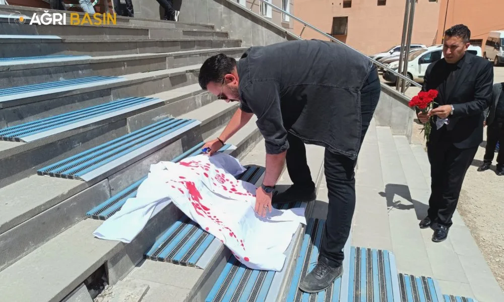 Eğitim-İş Ağrı Şubesi Şiddeti Protesto Etti