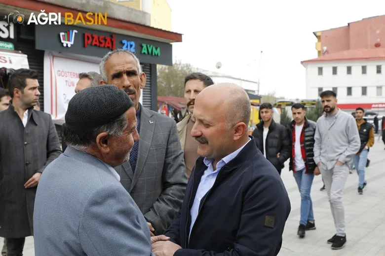 Ağrı Valisi Ayağının tozuyla Esnaf ve Vatandaşlarla Bayramlaştı