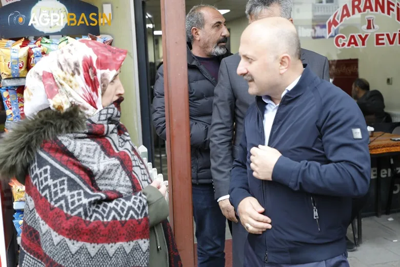 Ağrı Valisi Ayağının tozuyla Esnaf ve Vatandaşlarla Bayramlaştı