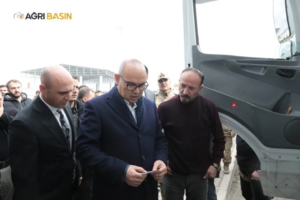 Vali Mustafa KOÇ Gürbulak sınır kapsında şoförleri dinledi