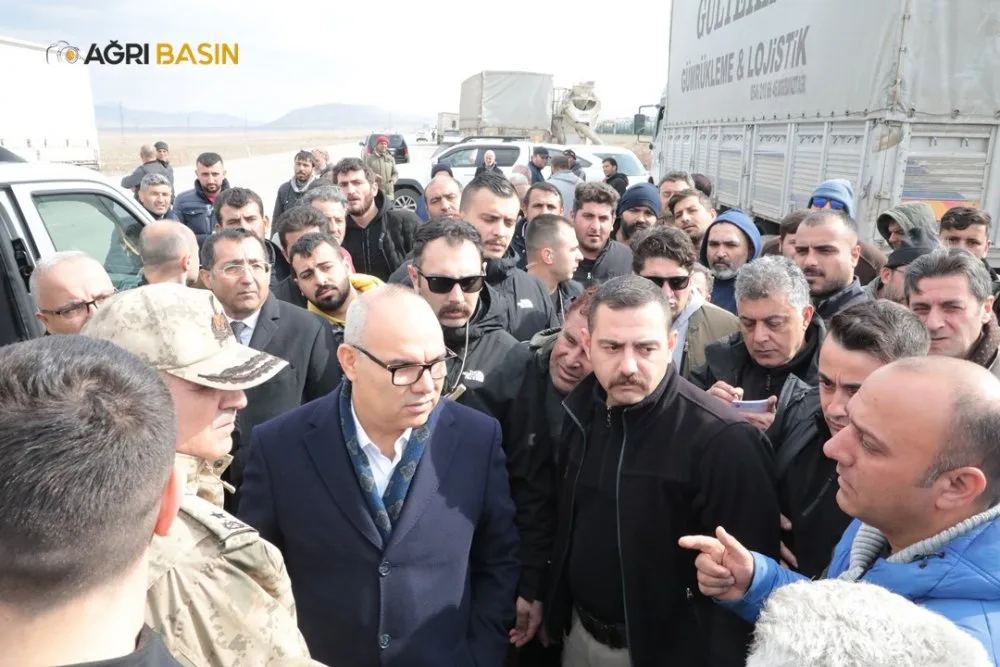 Vali Mustafa KOÇ Gürbulak sınır kapsında şoförleri dinledi