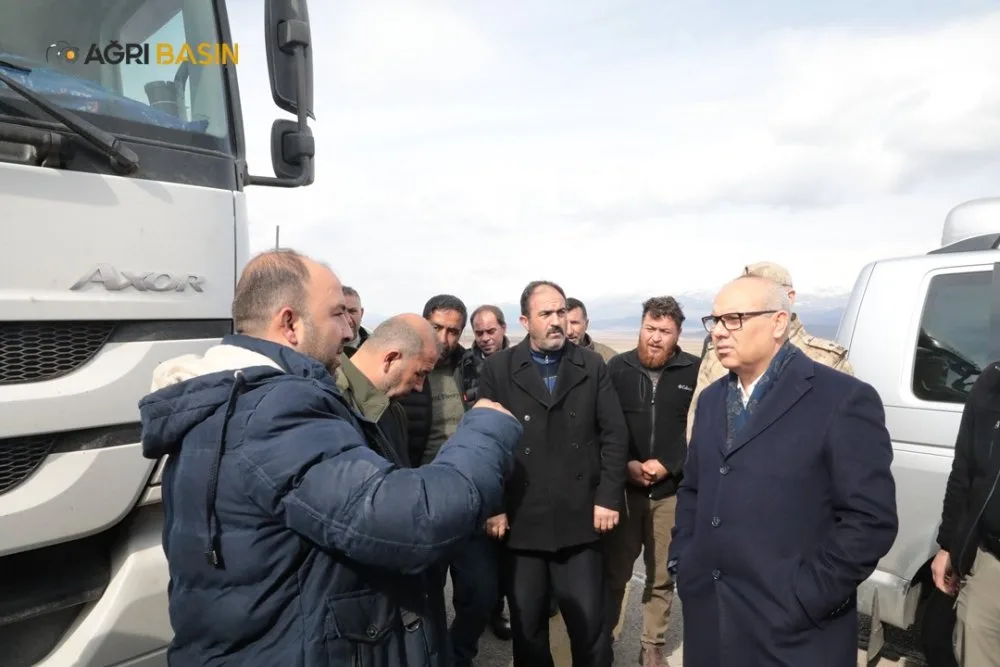 Vali Mustafa KOÇ Gürbulak sınır kapsında şoförleri dinledi