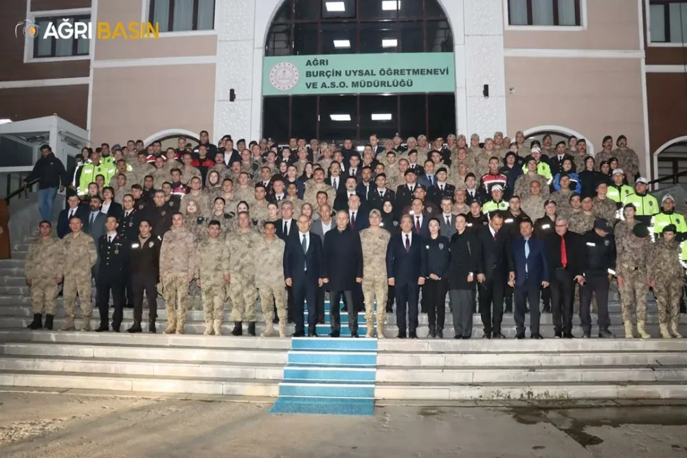 Bakan Ali Yerlikaya, Ağrı'da Jandarma ve Emniyet Teşkilatıyla İftar Yaptı
