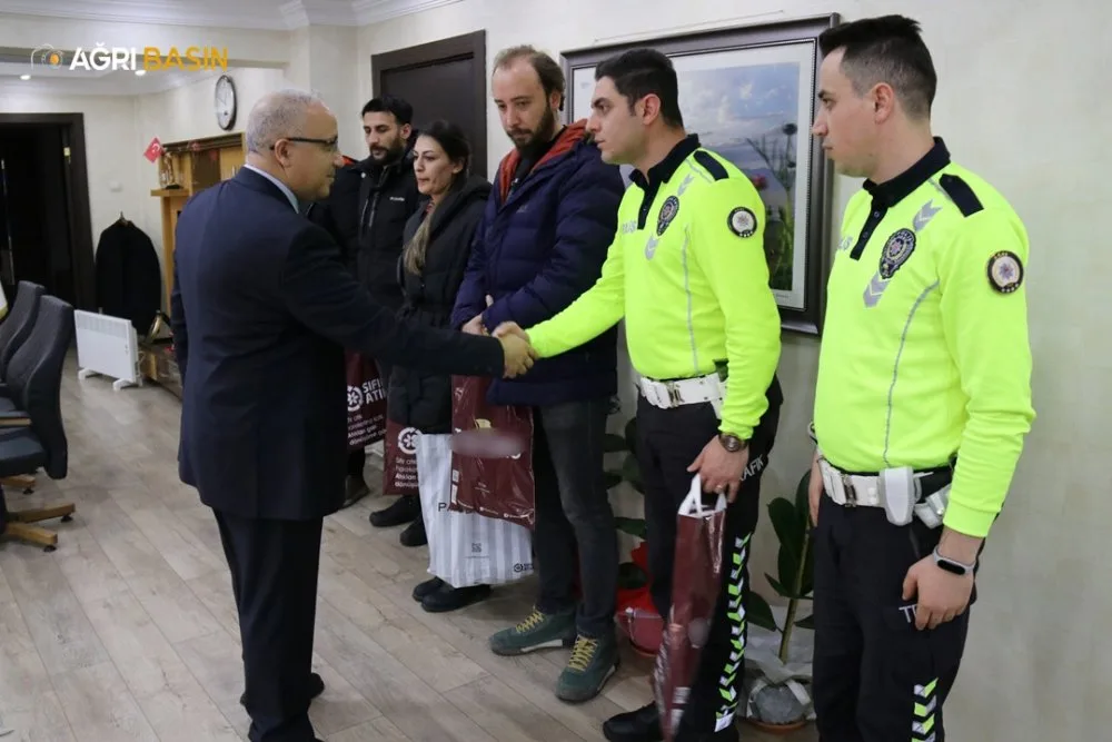 Ağrı İl Emniyet Müdürü İpar, Başarılı Personelleri Ödüllendirdi