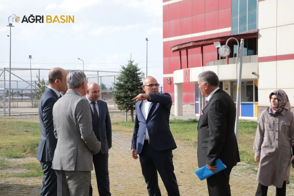 Vali Mustafa Koç, KYK Yurtlarındaki Çalışmaları İnceledi