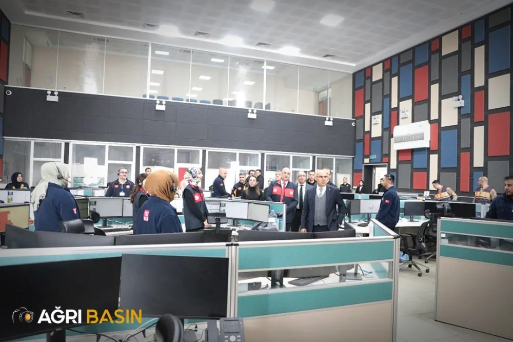 Vali Mustafa Koç 112 Acil Çağrı Merkezini Ziyaret etti