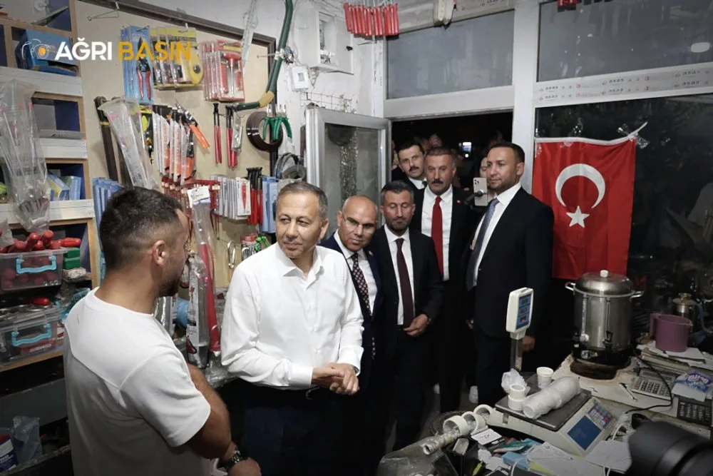 Bakan Yerlikaya Tutak’ta esnafla bir araya geldi