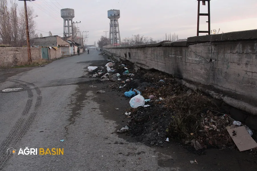 HÜDA PAR Ağrı'da çöp yığını sorunu içim çözüm çağrısı yaptı