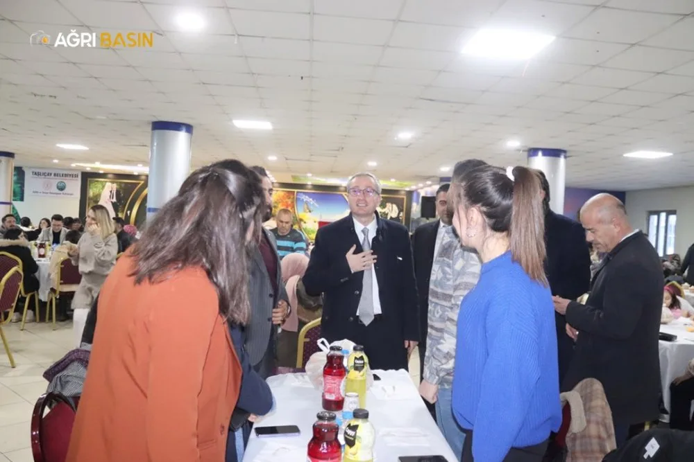Taşlıçay'da öğretmenler iftar sofrasında bir araya geldi