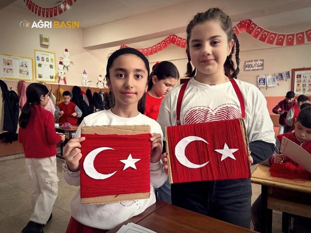 Ağrı’da Okullarda İkinci Dönem “Bayrak Sevgisi”yle Başladı