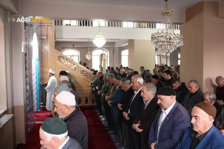 Gazze'de Hastane saldırısında hayatını kaybedenler için Ağrı'da gıyabi Cenaze namazı