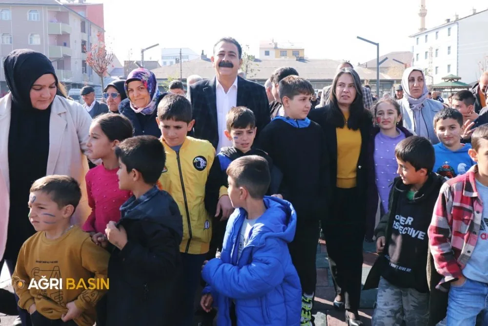 Ağrı'da Ahmed Arif Parkı Hizmete Açıldı