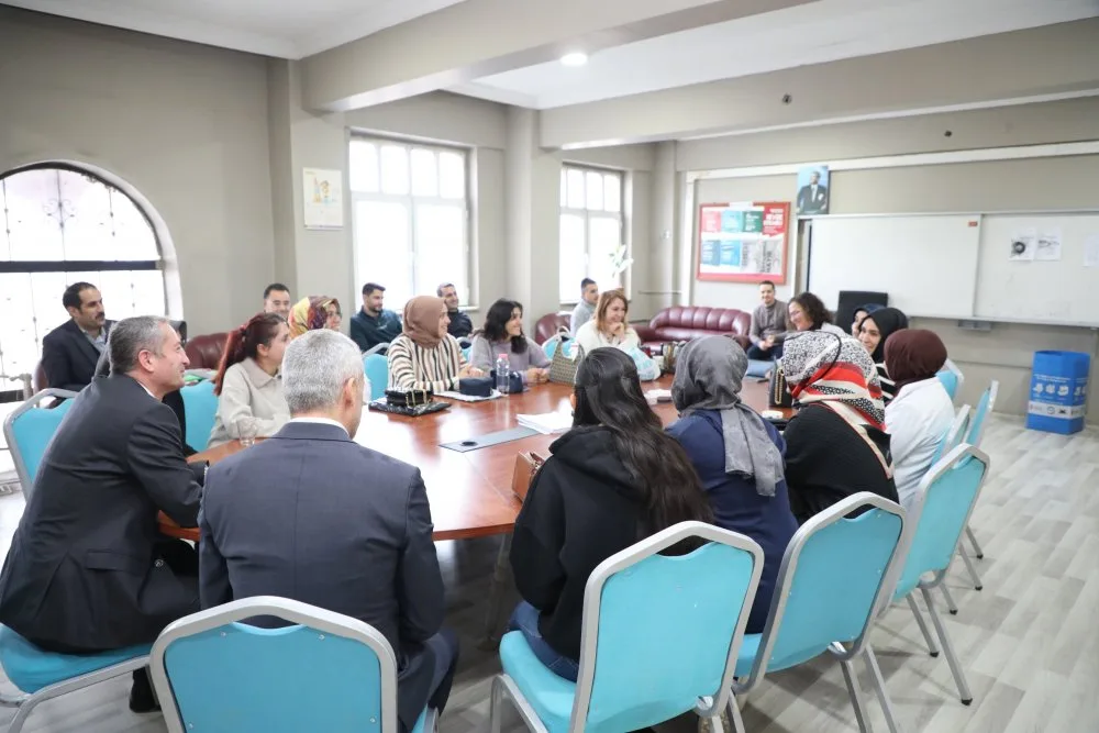 Milli Eğitim Müdürü Kökrek’ten İMKB Gazi Ortaokulu’na Ziyaret