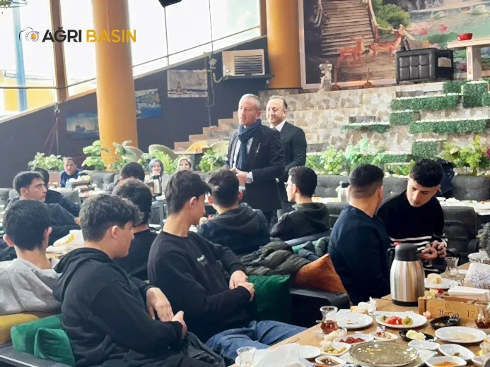 Ağrı Milli Eğitim Müdürü Hasan Kökrek, Öğrencilerle Kahvaltıda Buluştu