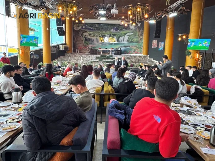 Ağrı Milli Eğitim Müdürü Hasan Kökrek, Öğrencilerle Kahvaltıda Buluştu